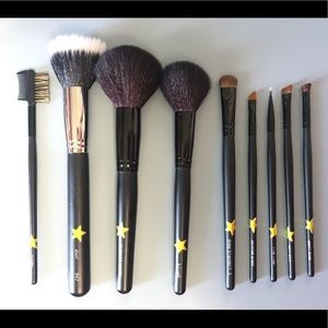 Makeup brushes
